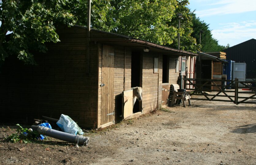 stables-835×540-1